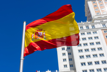 Flaga Hiszpanii na placu Hiszpańskim w Madrycie - zdjęcie stockowe