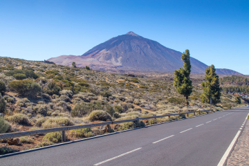 Droga asfaltowa w okolicy Teide. Teneryfa.