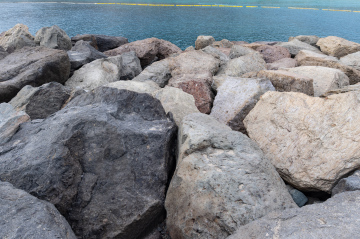Morski Brzeg Wzmacniany Kamieniami