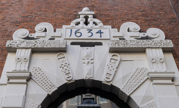Zabytkowy Portal, brama wejściowa z data 1634
