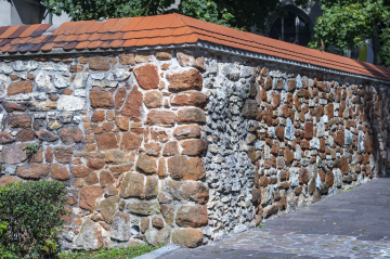 Zabytkowy Mur Kamienny