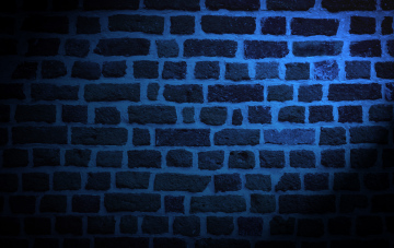 Ceglana Ściana z Nibieskiem Podświetleniem