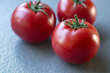 Trzy Czerwone Pomidory