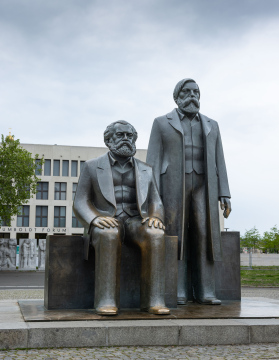 Pomnik Karola Marksa i Fryderyka Engelsa w Berlinie