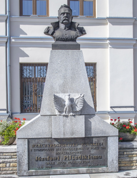 Popiersie Józefa Piłsudskiego w Olkuszu