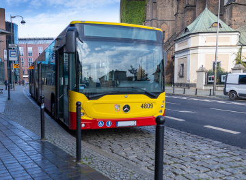 Żółty Autobus. Komukacja Miejska we Wrocławiu.