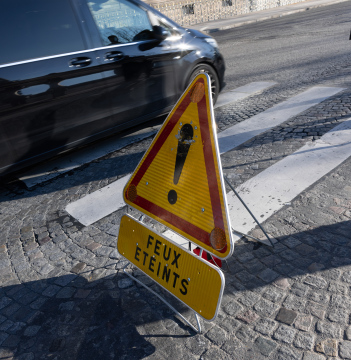 Znak Drogowy, Francja, informacja o awarii świateł