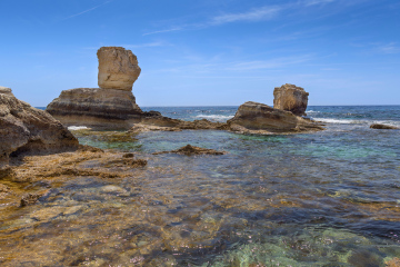 Formacje Skalne na plaży - zdjęcie stockowe