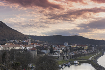 Hainburg an der Donau ? widok na miasto w Austrii