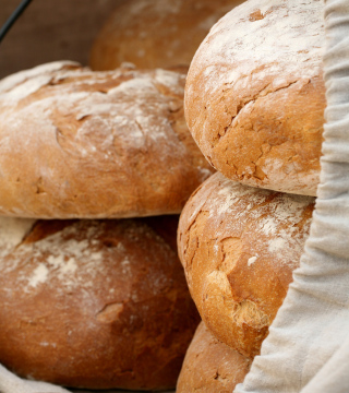Bochenki Chleba w Piekarni