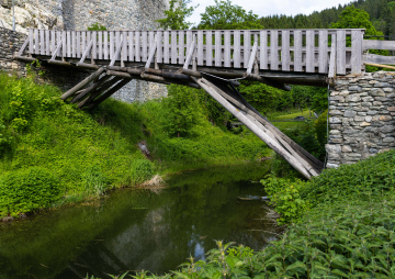 Stary Drewniany most z Desek