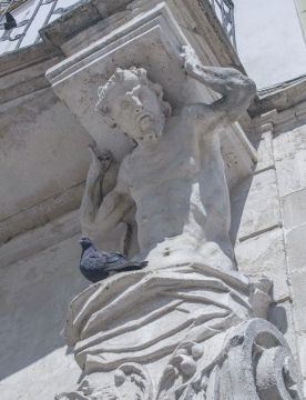 Rzeźba na Fasadzie Kamienicy