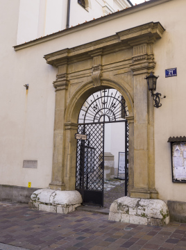 Kraków, Kościół Matki Bożej Śnieżnej - wejście od ulicy Mikołajskiej
