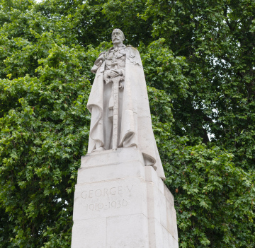 George V, Statua w Londynie