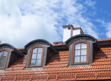 Okna w Dachu z Ceramicznej Dachówki