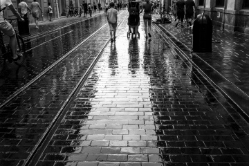 Czarno Biała Ulica W Czasie Deszczu