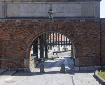 Wawel zabytkowa brama wjazdowa, wejście