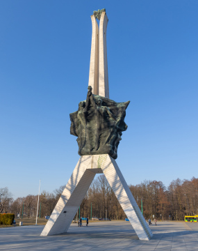 Pomnik Walki i Pracy - Żyrafa