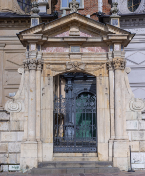 Brama przy Katedrze Wawelskiej 