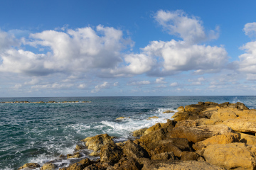 Morze i fale na skałach zdjęcie stockowe