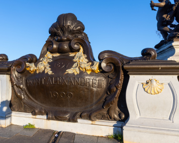 Most Aleksandra III w Paryż - napis