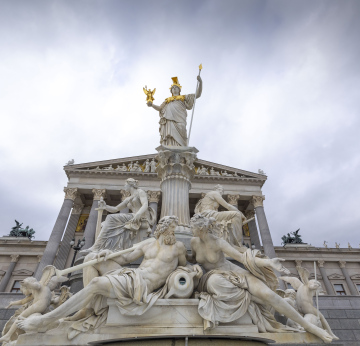 Parlement Austrii, statua Ateny