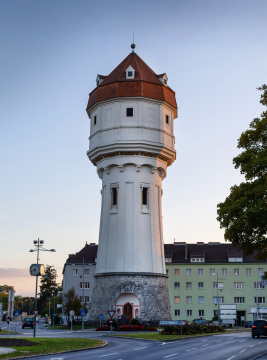 Zabytkowa Wieża Ciśnień w Wiener Neustadt