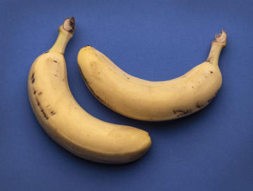 Banany na Granatowym Tle