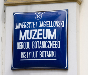 Muzeum Ogrodu Botanicznego Kraków - napis szyldzie