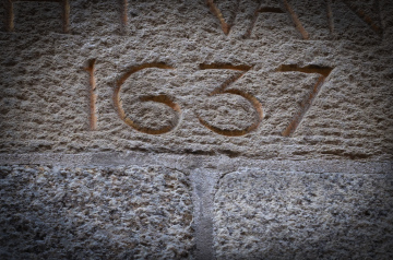 1637 - data wykuta w kamieniu