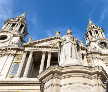 Katedra św. Pawła w Londynie i Statua królowej Anny Stuart
