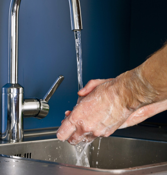 Mycie Rąk Pod Kranem