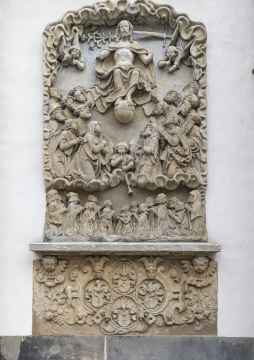 Wrocław - zabytkowa Płaskorzeźba na fasadzie kościoła garnizonowego