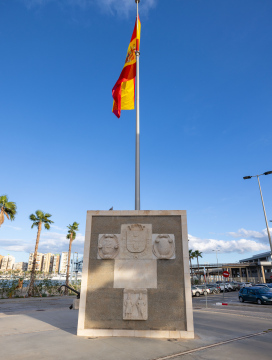 Pomnik z Flagą w Maladze przy Plaza de la Marina