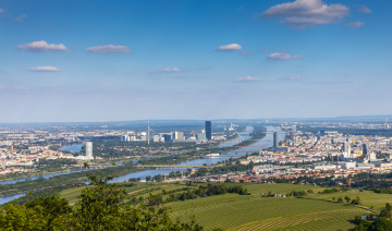 Widok na Dunaj i Budynki Wiednia