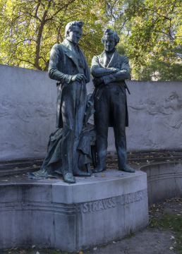 Strauss-Lanner-statua, pomnik
