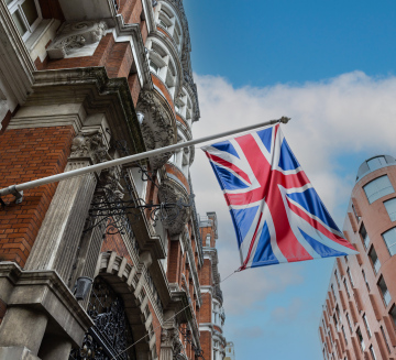 Flaga brytyjska na budynku w Londynie