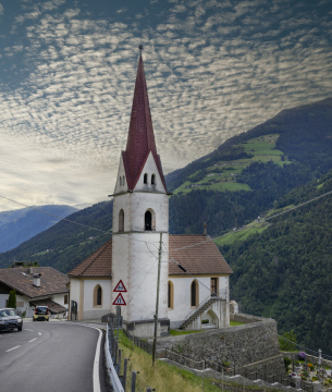 Kościół św. Urszuli w Schweinsteg - St. Leonhard, południowy Tyrol