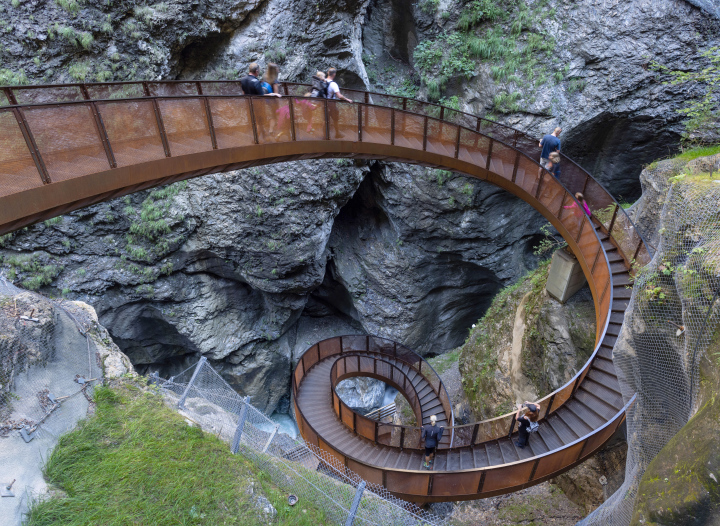 Spiralne schody, Liechtensteinklamm, Sankt Veit im Pongau, Austria – zdjęcie stockowe