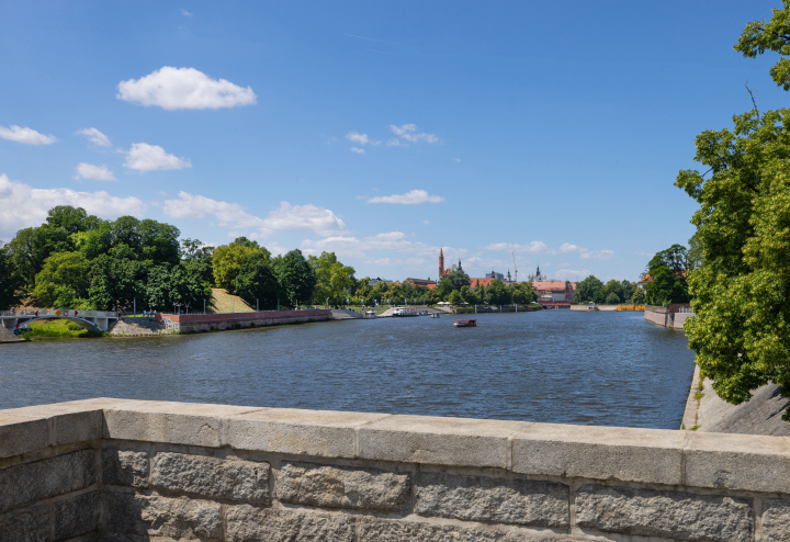 Wrocław - widok na Odrę z Mostu Pokoju