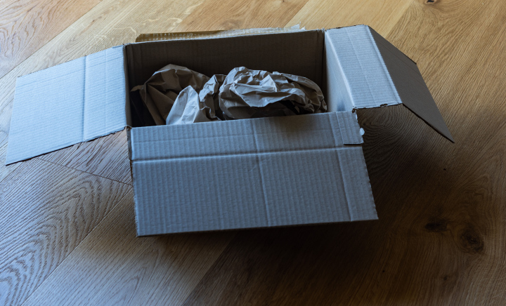 Otwarte pudełko kartonowe