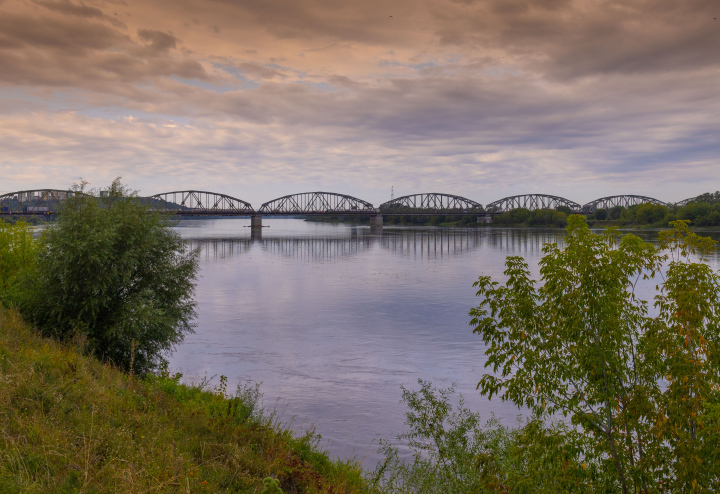 Most w Grudziądzu o zachodzie słońca