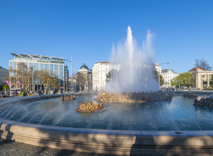 Schwarzenbergplatz w Wiedniu - zdjęcie stockowe