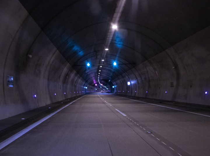 Tunel Drogowy na Autostradzie