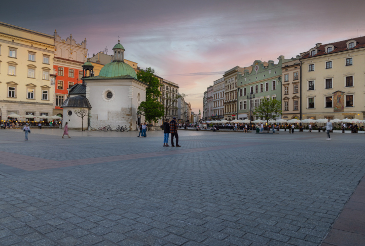 Turyści na Krakowskim Rynku