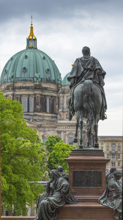 Pomnik konny obok Alte Nationalgalerie w Berlinie, Fryderyk Wilhelm IV na koniu