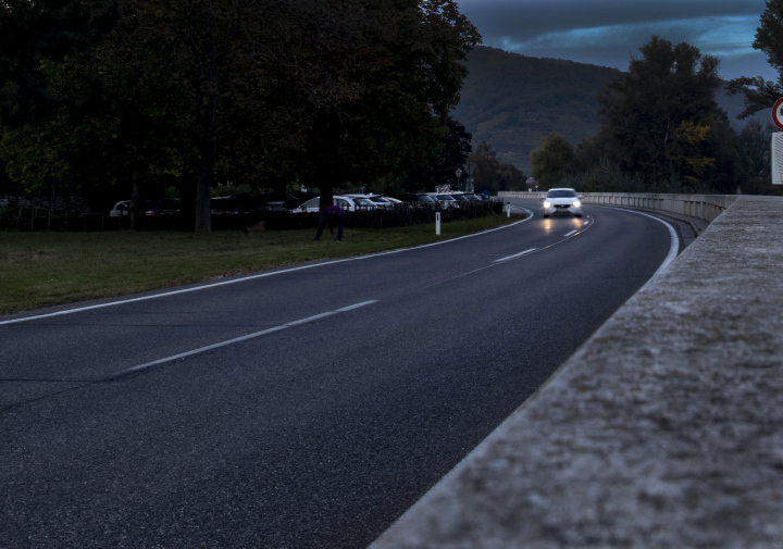 Samochód na Zakręcie