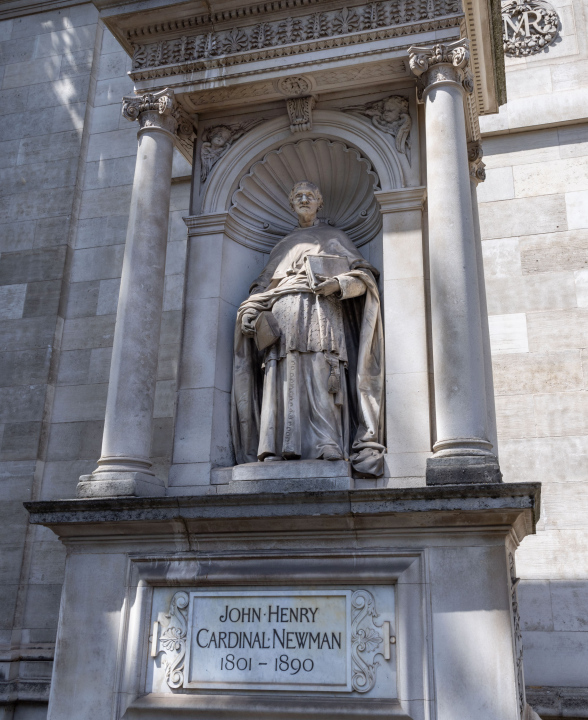 John Henry Newman - statua w Londynie
