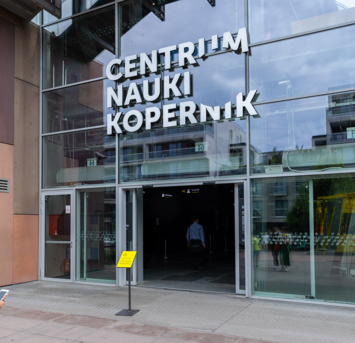 Centrum Nauki Kopernik w Warszawie - wejście do budynku