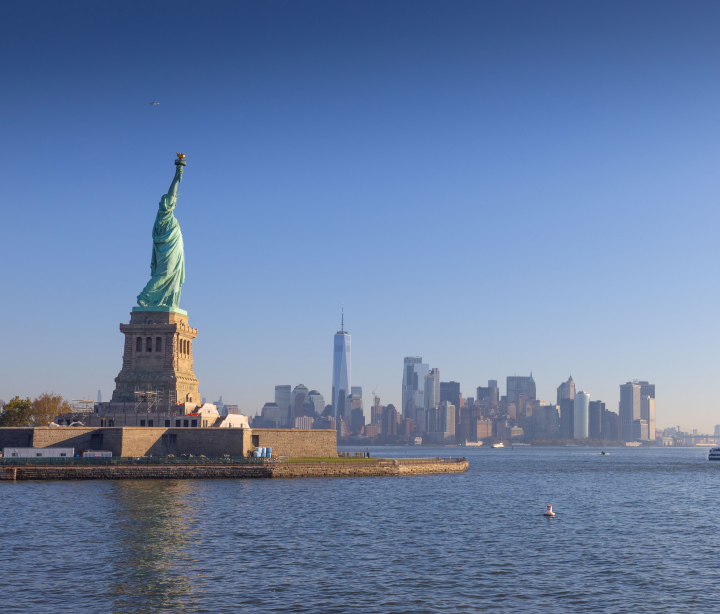Statua Wolności w Nowym Jorku i widok na Manhattan